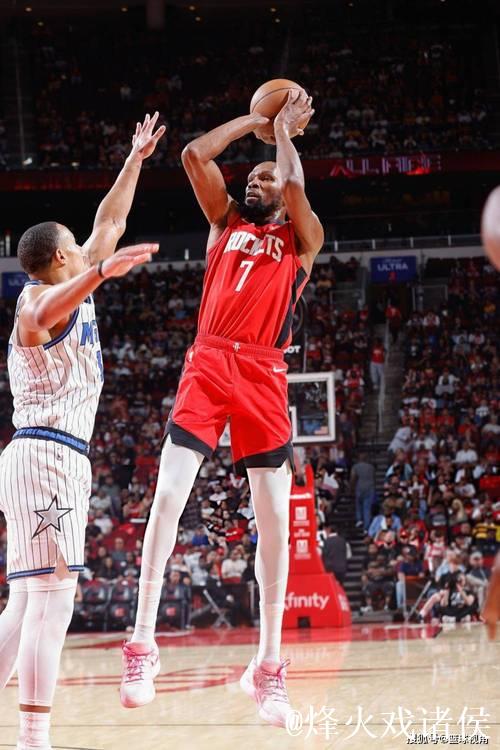 杜兰特运球急停命中中投，火箭回敬14-7攻势扳平比分